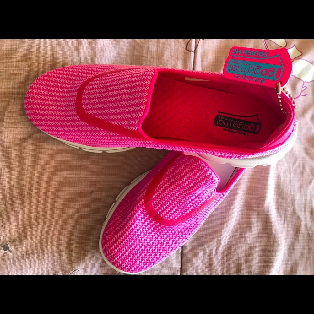 Skechers Go Walk 3 slip on sneakers Goga mat 9.5 Hot Pink
